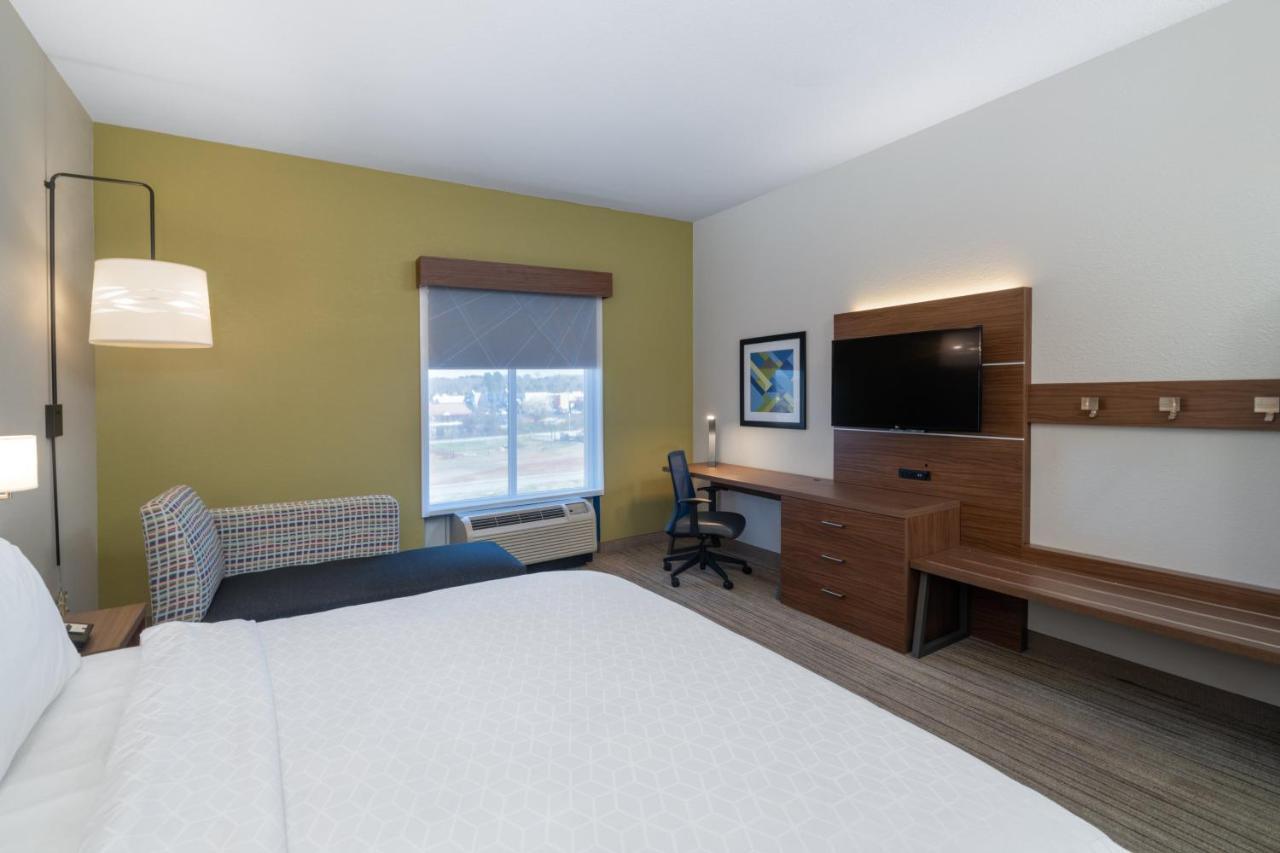 Holiday Inn Express Hotel & Suites Talladega By Ihg Exterior photo