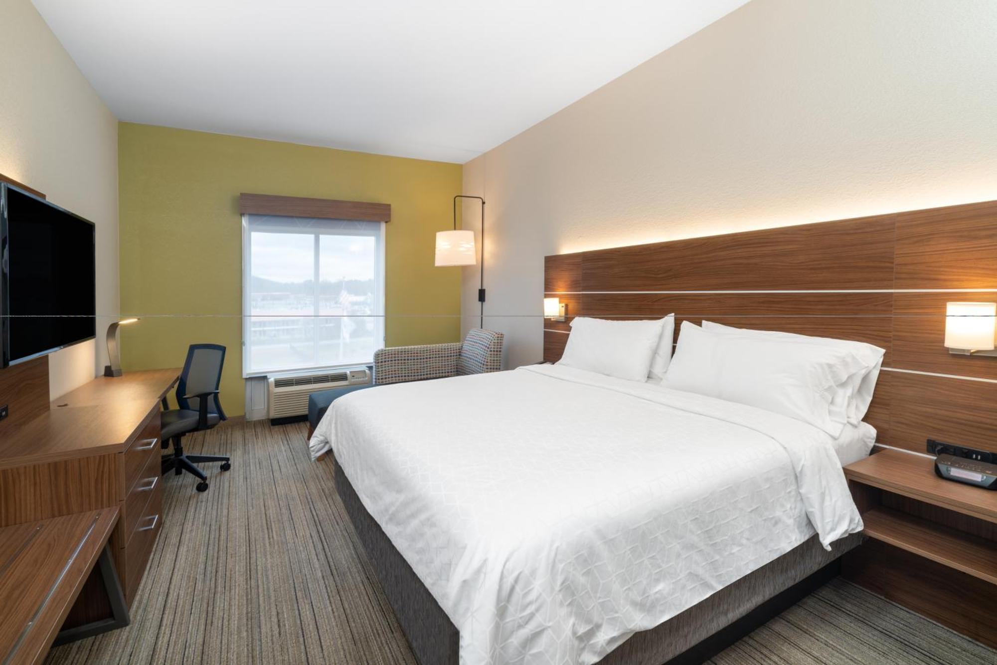 Holiday Inn Express Hotel & Suites Talladega By Ihg Room photo